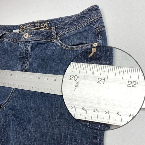 Santana Jeans Capris, 36  Winter Sale - Picture 3 of 10